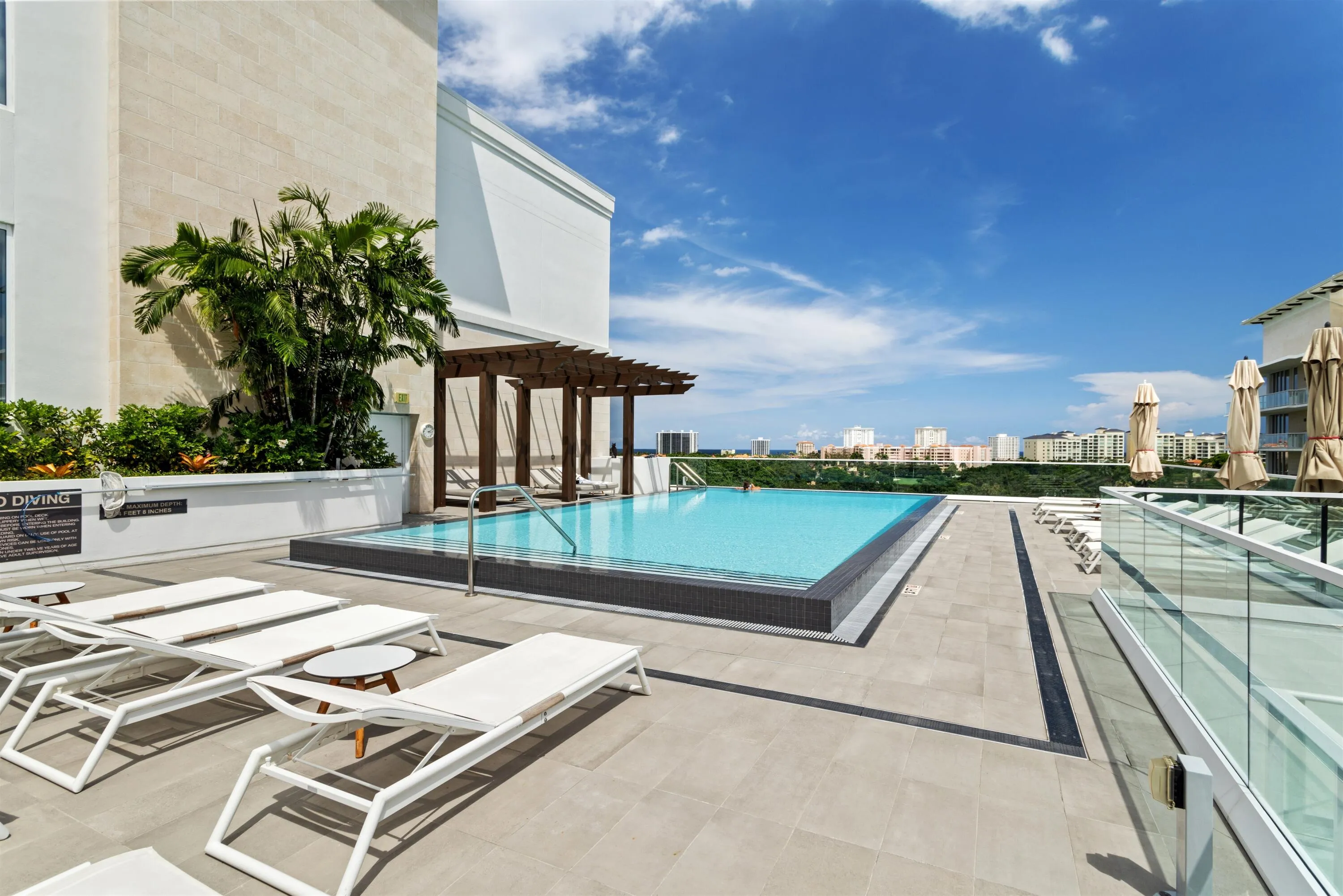 ROOFTOP POOL DECK