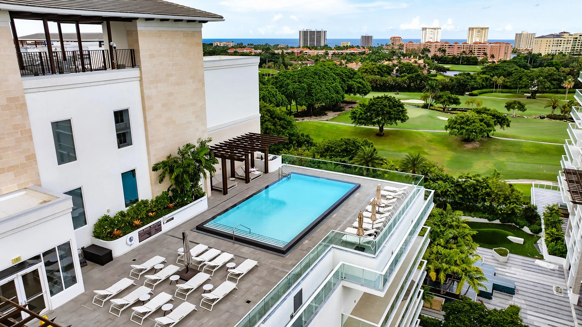 ROOFTOP POOL VIEW