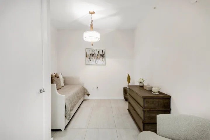 Den/Guest Room