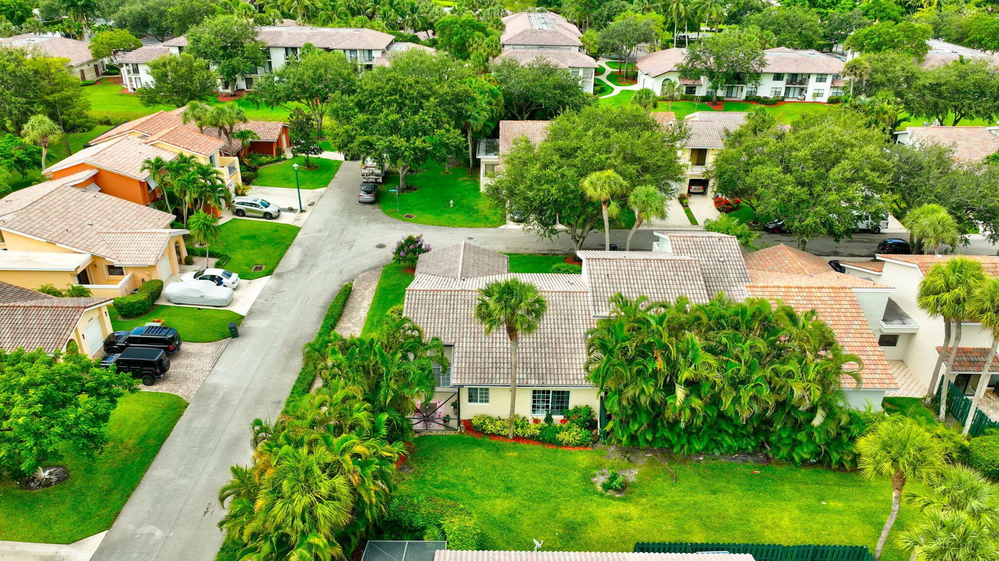 6105 VIA LAGUNA LN, 3/2/ CORNER VILLA