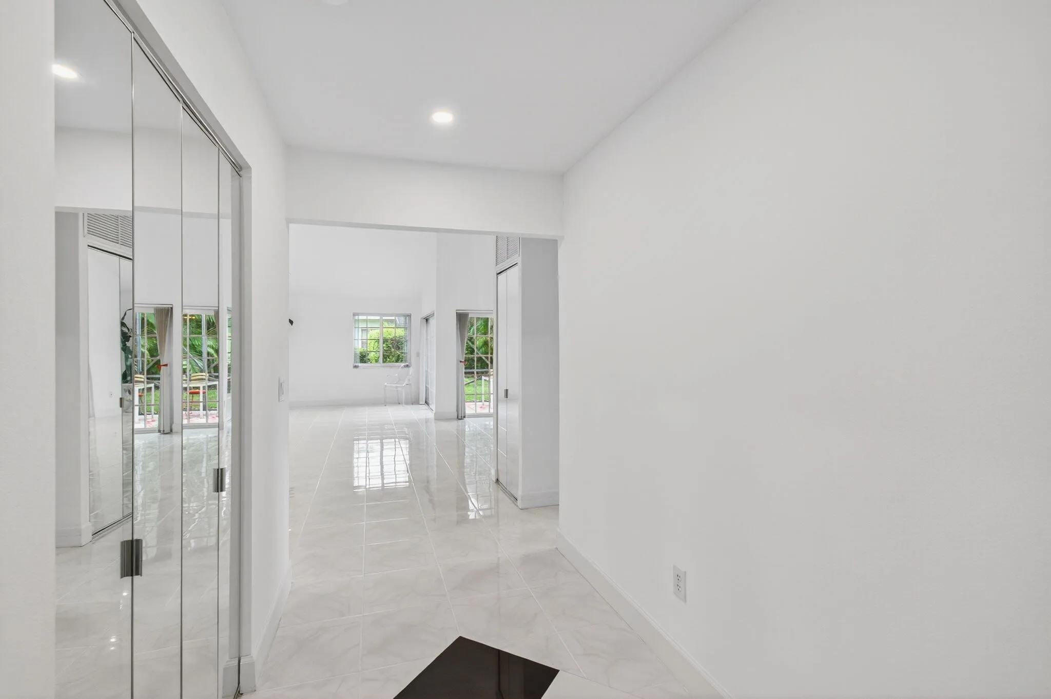 6105 VIA LAGUNA LN, 3/2/ CORNER VILLA