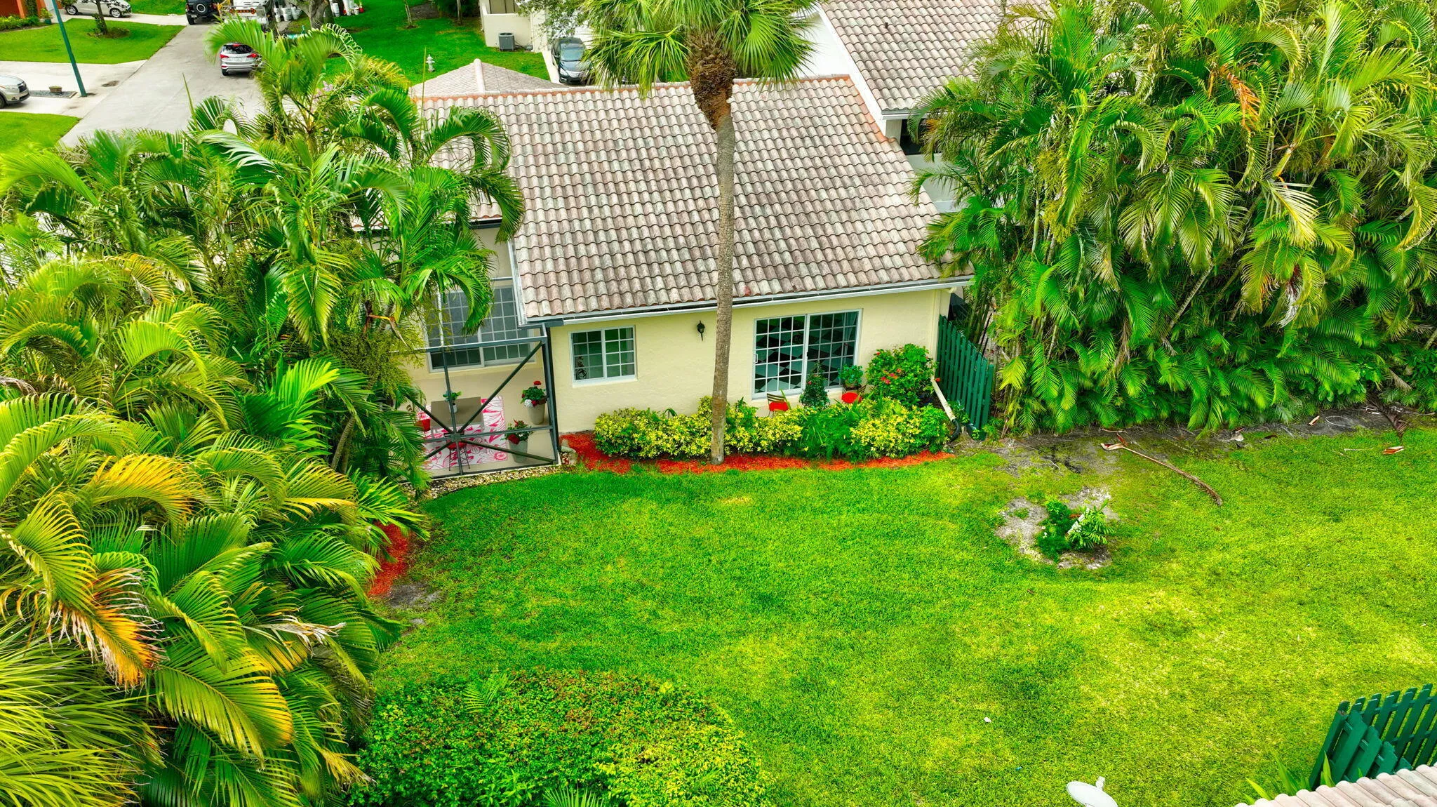 6105 VIA LAGUNA LN, 3/2/ CORNER VILLA