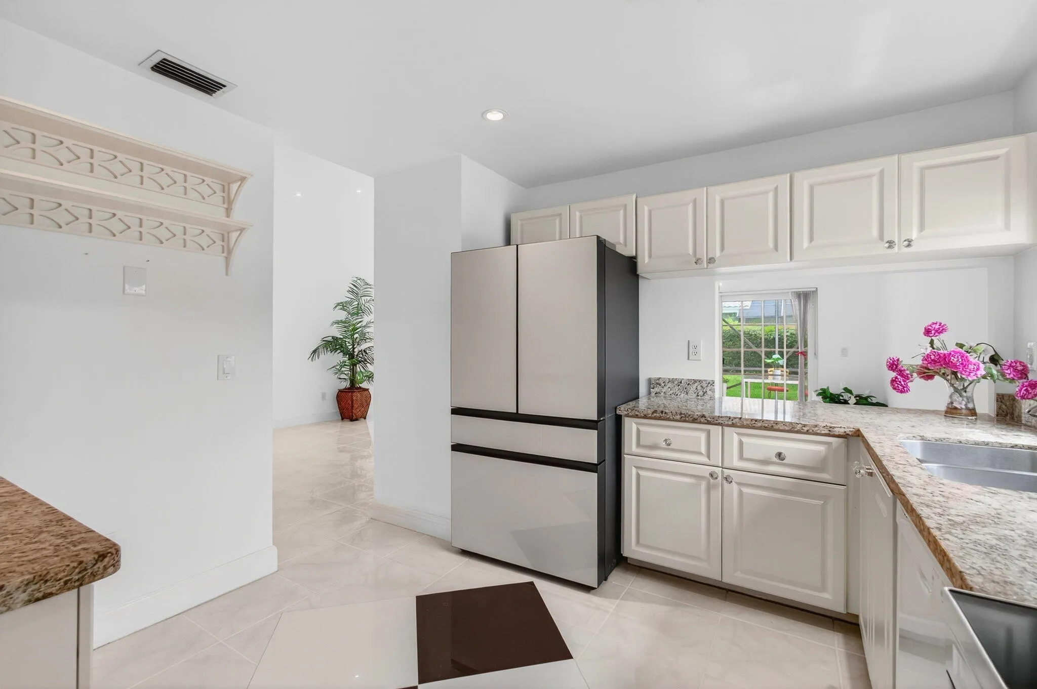 6105 VIA LAGUNA LN, 3/2/ CORNER VILLA