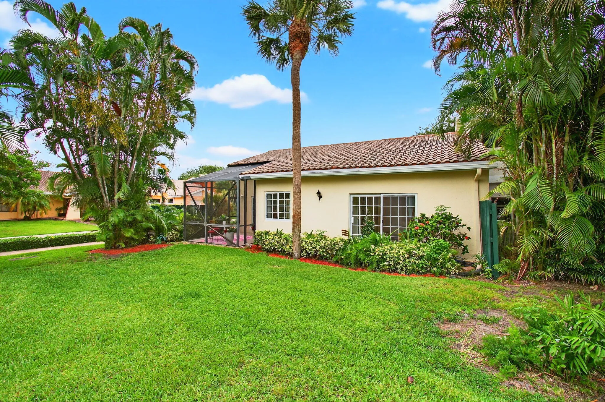 6105 VIA LAGUNA LN, 3/2/ CORNER VILLA