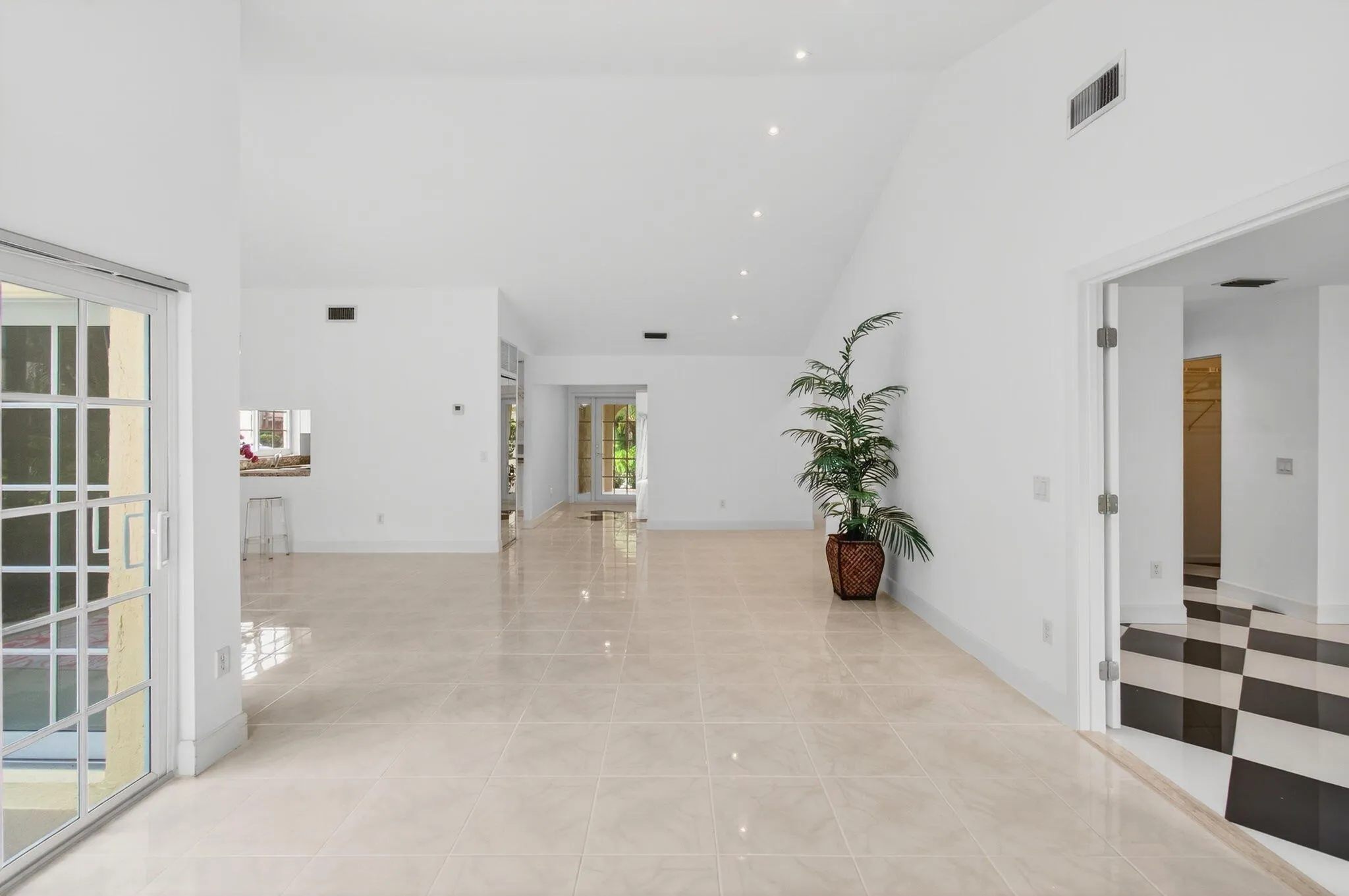 6105 VIA LAGUNA LN, 3/2/ CORNER VILLA