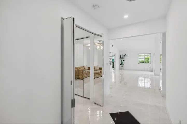 6105 VIA LAGUNA LN, 3/2/ CORNER VILLA