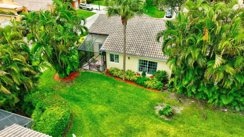 6105 VIA LAGUNA LN, 3/2/ CORNER VILLA