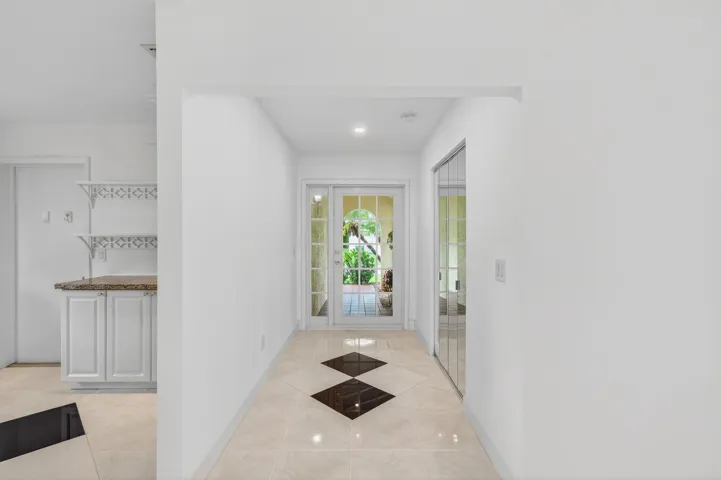 6105 VIA LAGUNA LN, 3/2/ CORNER VILLA