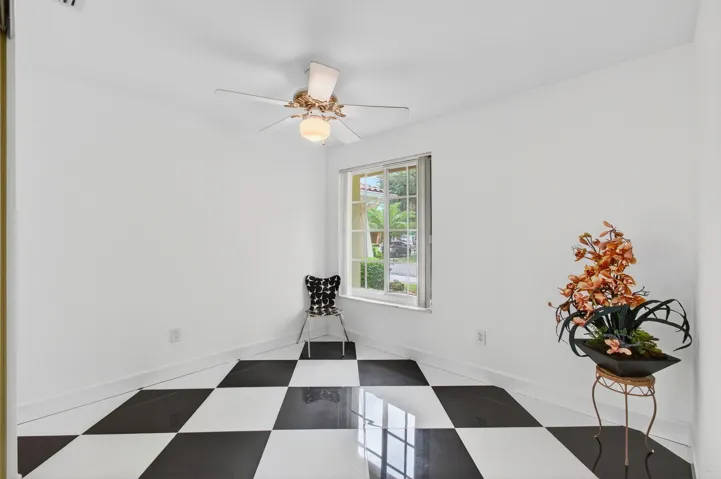 6105 VIA LAGUNA LN, 3/2/ CORNER VILLA