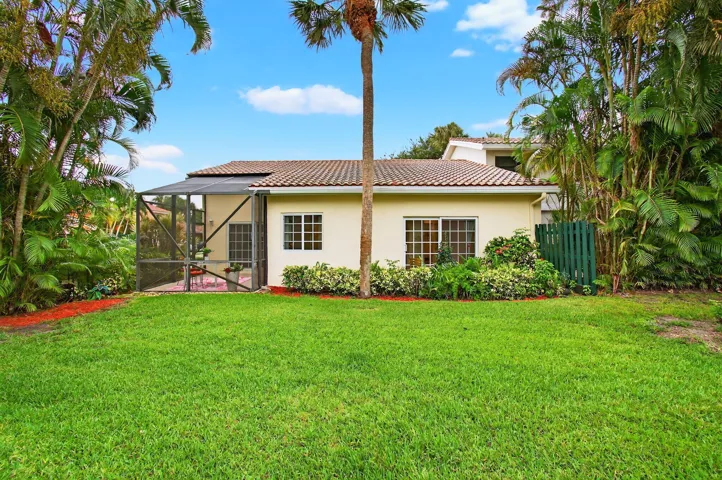6105 VIA LAGUNA LN, 3/2/ CORNER VILLA