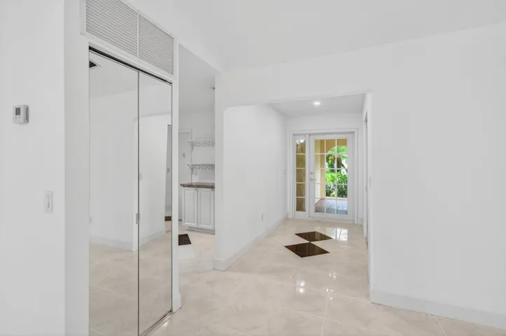 6105 VIA LAGUNA LN, 3/2/ CORNER VILLA