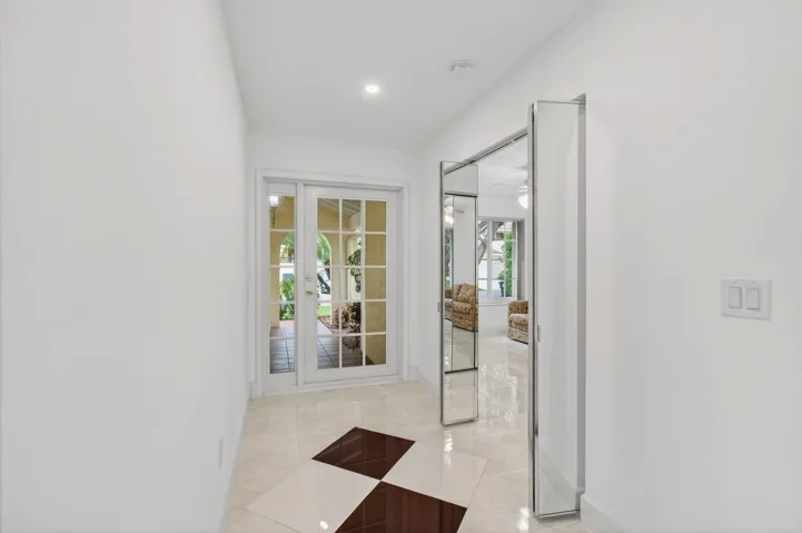 6105 VIA LAGUNA LN, 3/2/ CORNER VILLA