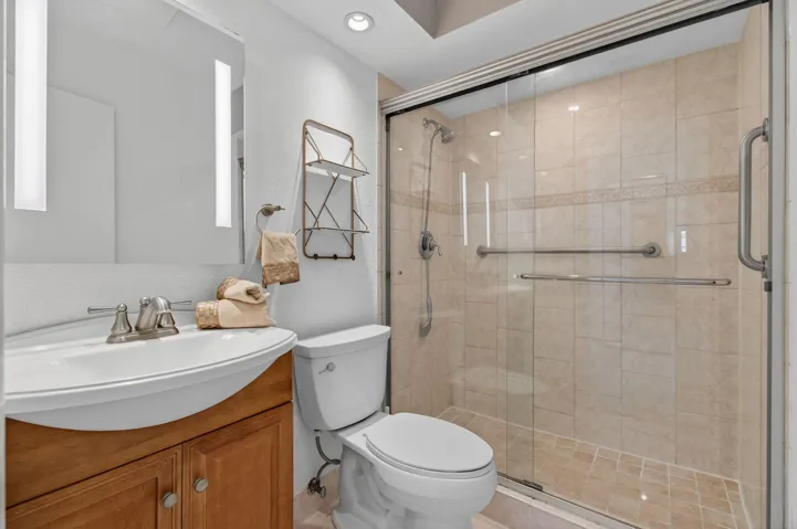 6105 VIA LAGUNA LN, 3/2/ CORNER VILLA