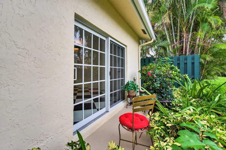 6105 VIA LAGUNA LN, 3/2/ CORNER VILLA