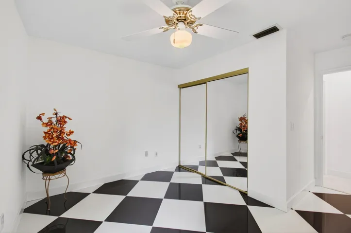 6105 VIA LAGUNA LN, 3/2/ CORNER VILLA