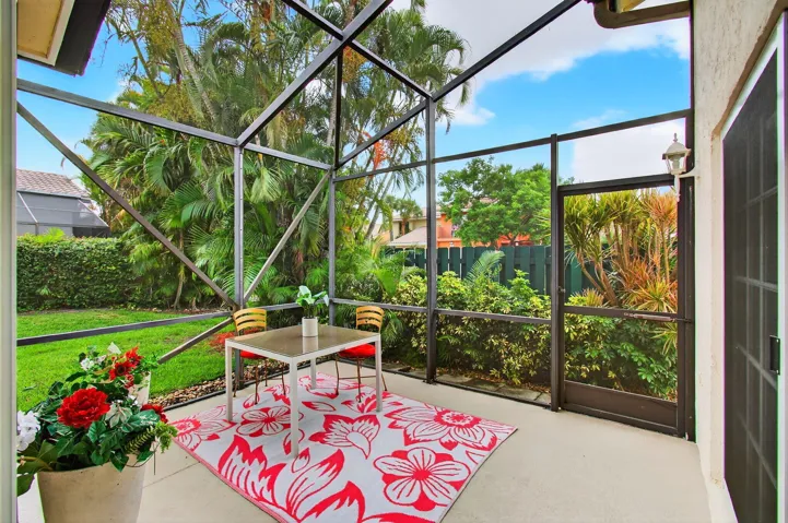 6105 VIA LAGUNA LN, 3/2/ CORNER VILLA