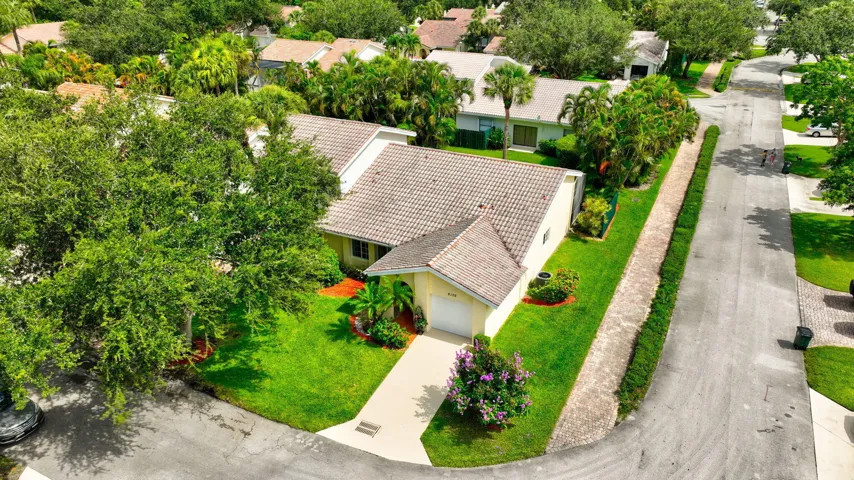 6105 VIA LAGUNA LN, 3/2/ CORNER VILLA