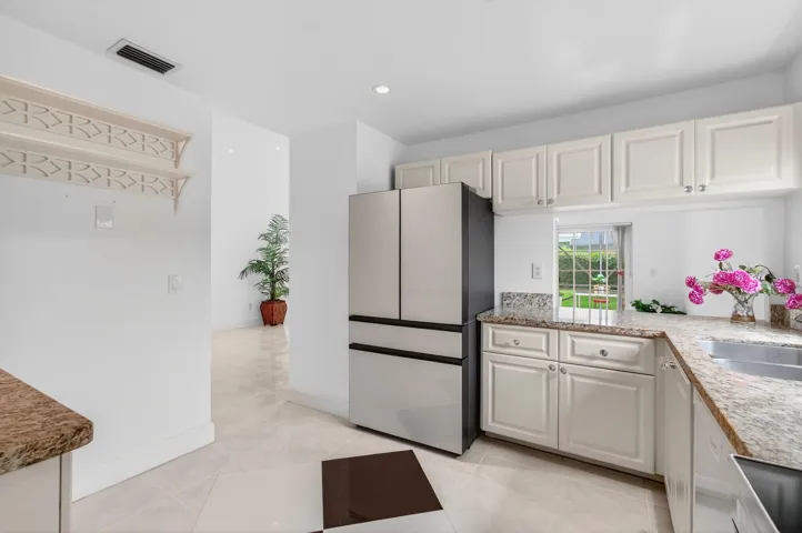 6105 VIA LAGUNA LN, 3/2/ CORNER VILLA