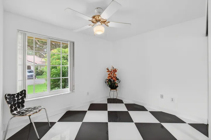 6105 VIA LAGUNA LN, 3/2/ CORNER VILLA