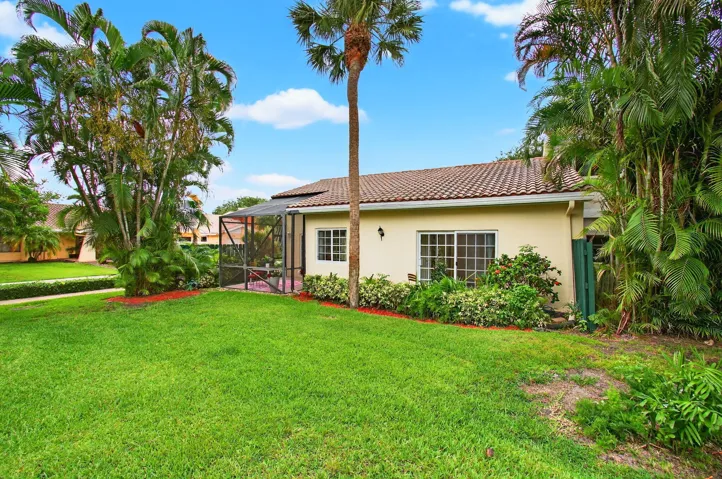 6105 VIA LAGUNA LN, 3/2/ CORNER VILLA