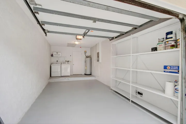 6105 VIA LAGUNA LN, 3/2/ CORNER VILLA