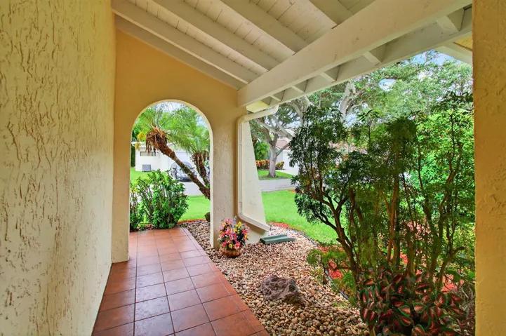 6105 VIA LAGUNA LN, 3/2/ CORNER VILLA