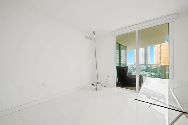 22-web-or-mls-200-sunny-isles-blvd-806