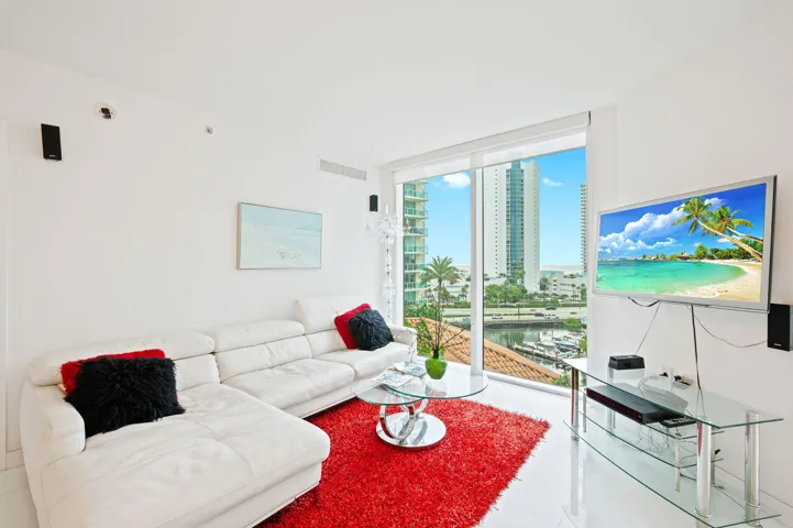 7-web-or-mls-200-sunny-isles-blvd-806