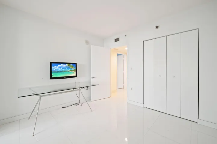 23-web-or-mls-200-sunny-isles-blvd-806