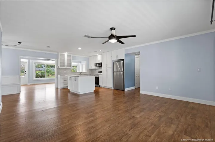 Living & Kitchen