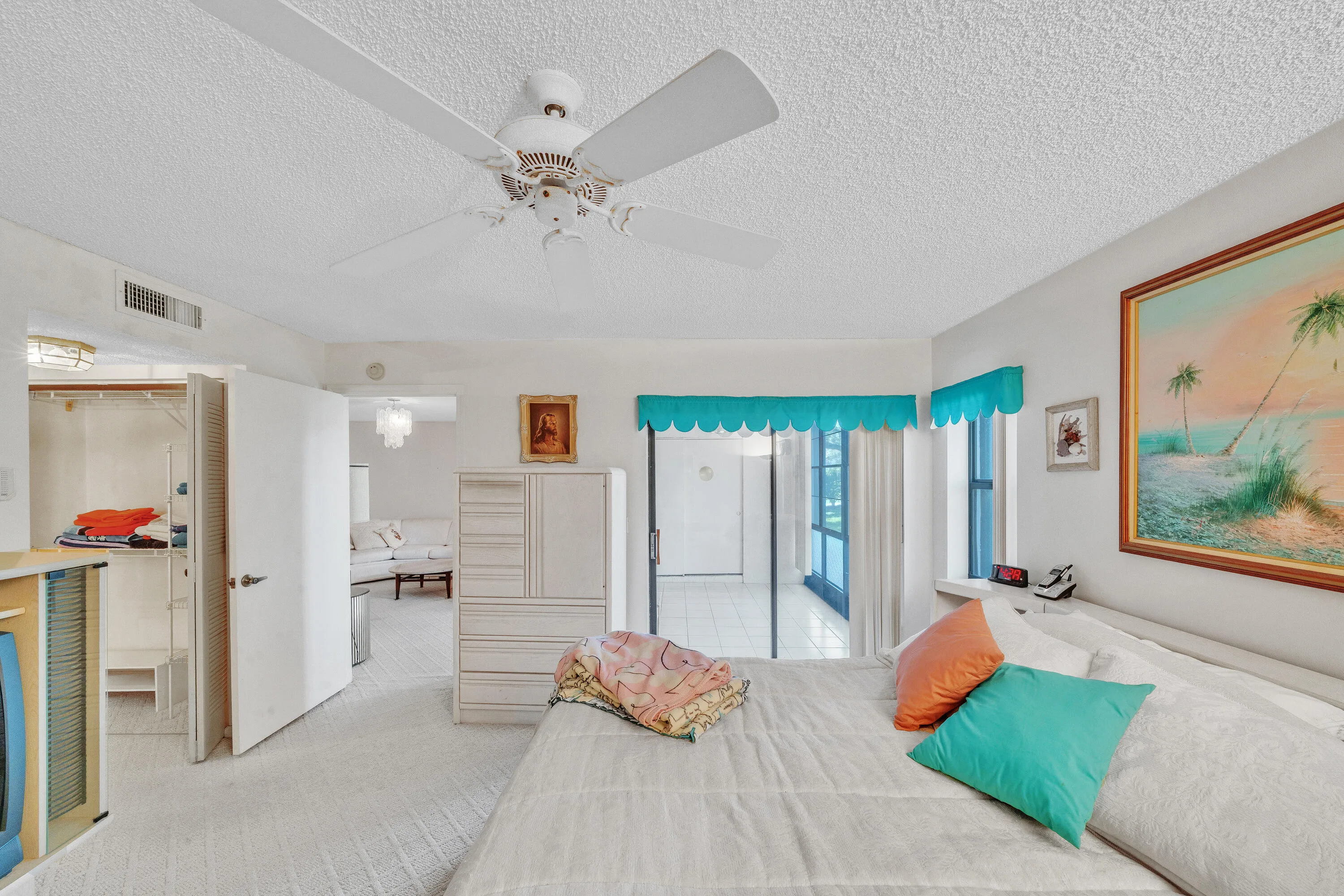 10 Primnary Bedroom Suite (03)