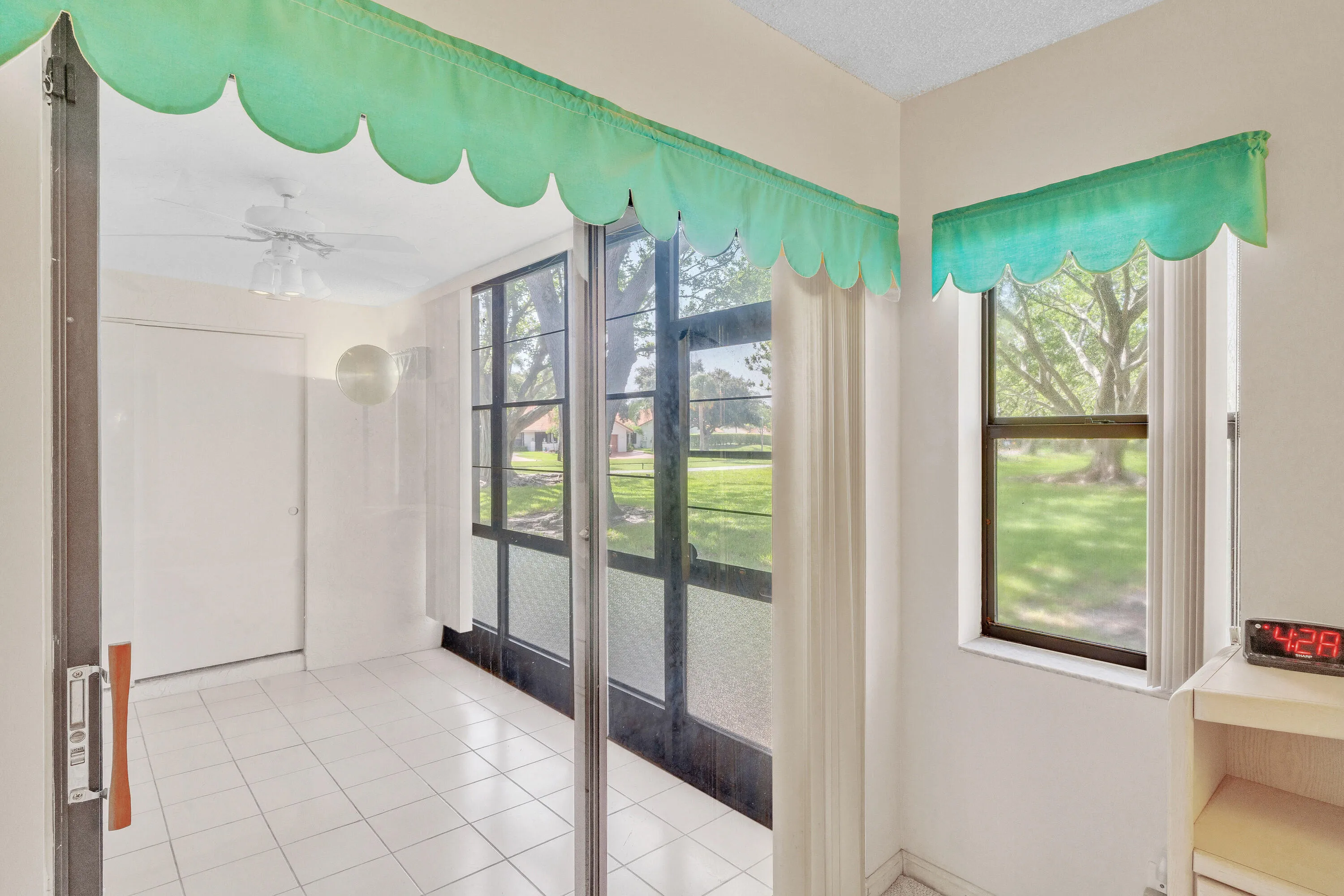 10 Primnary Bedroom Suite (10)