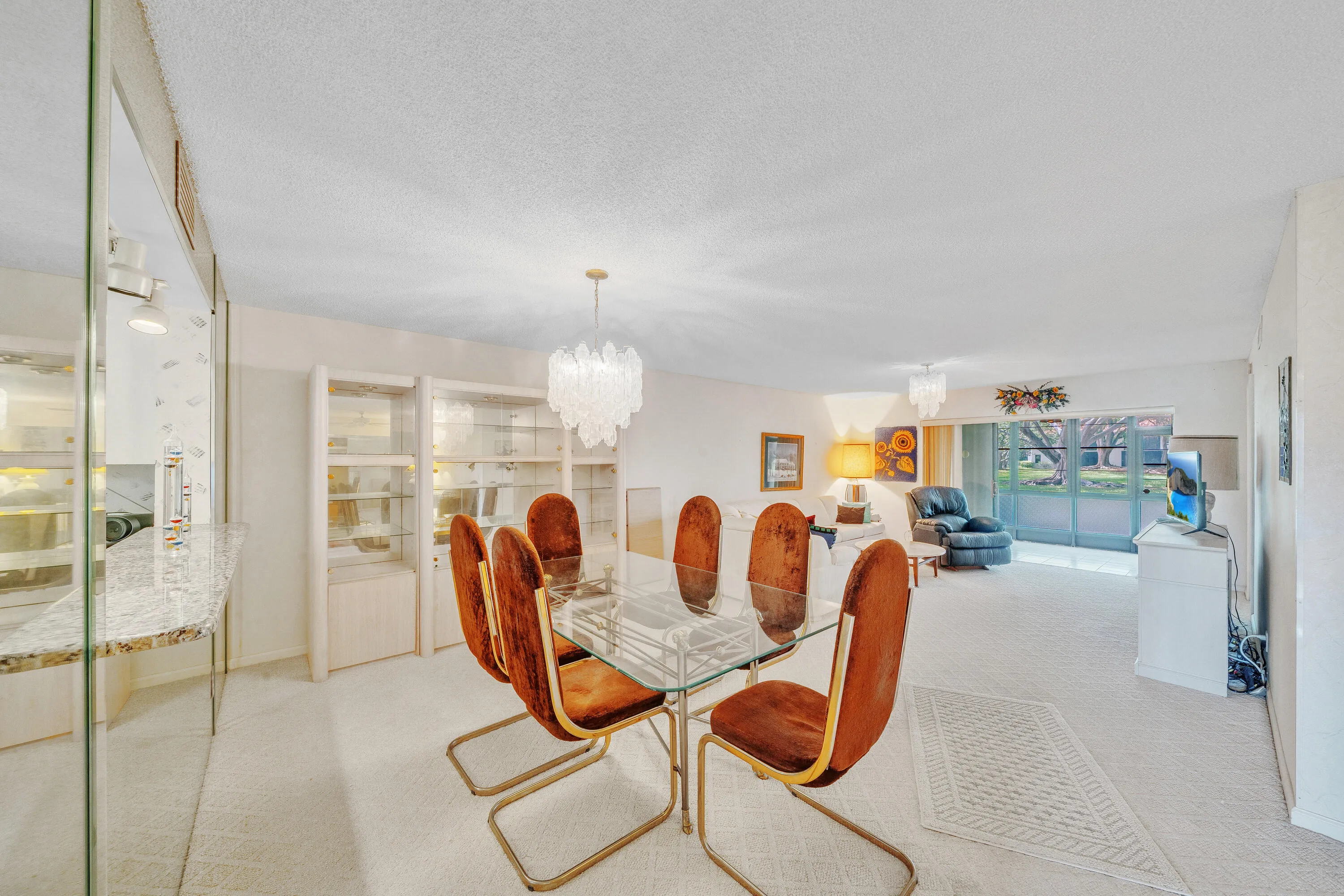 8 Dining Area