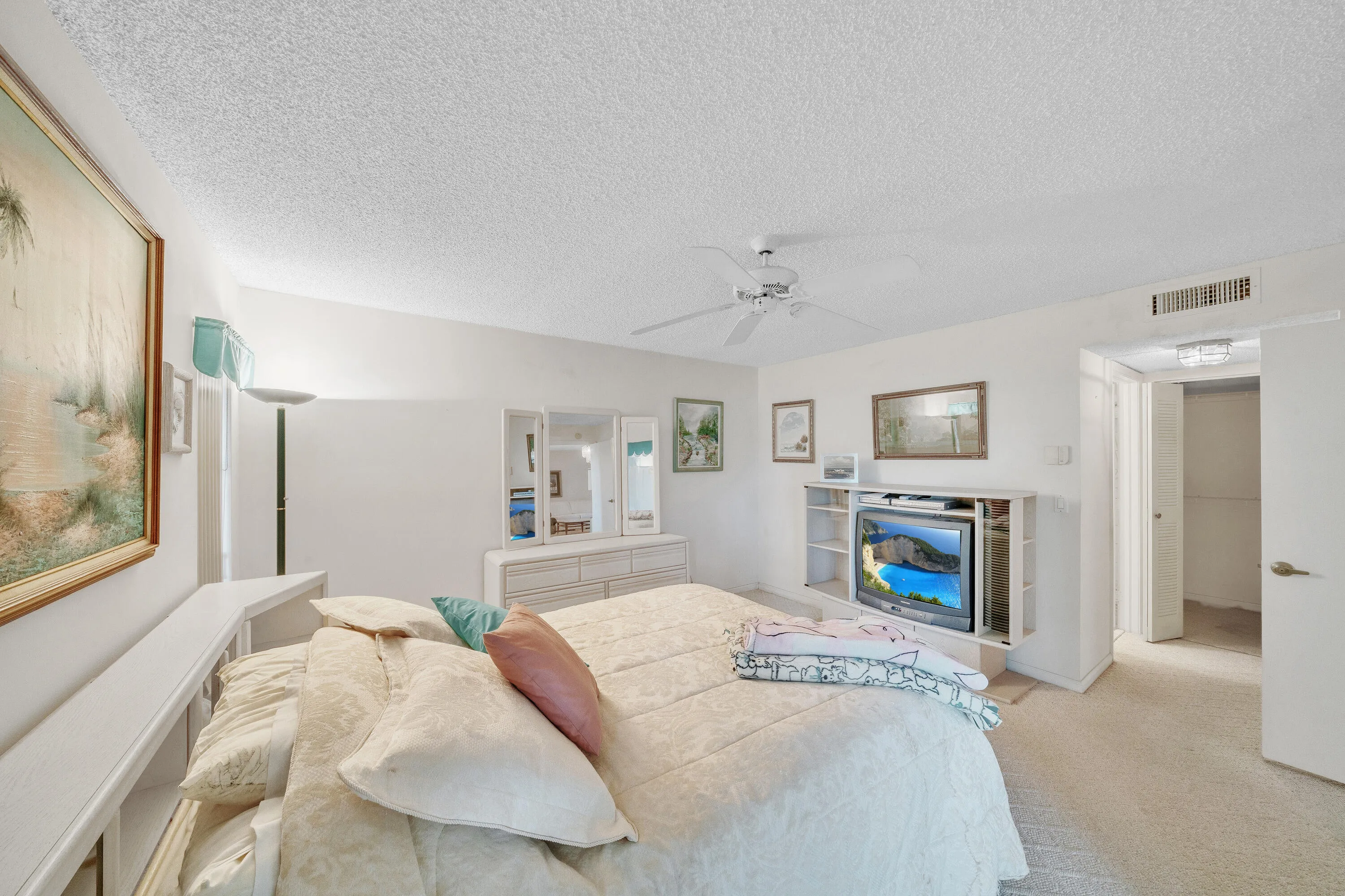 10 Primnary Bedroom Suite (3)