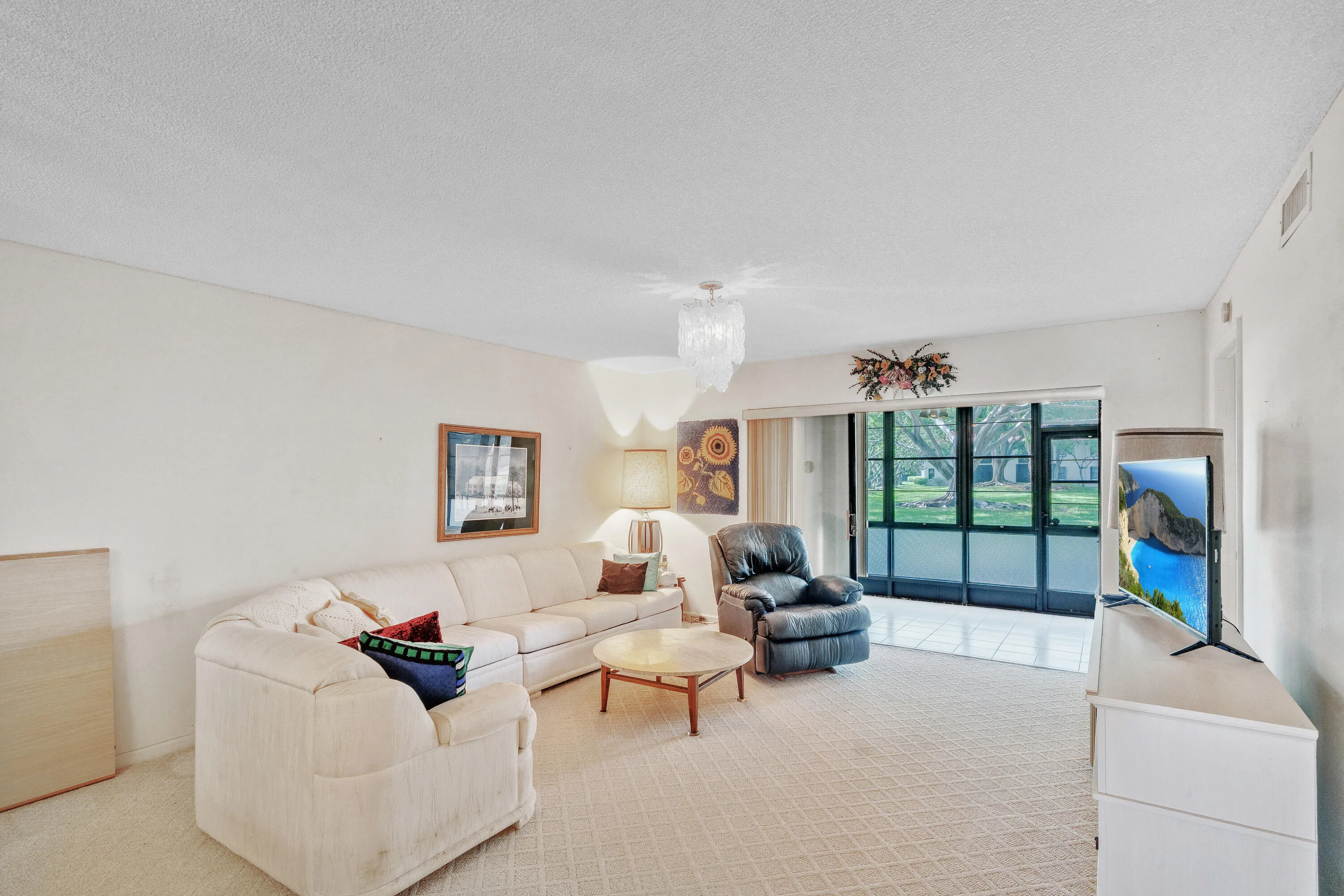 9 Living Area (1)