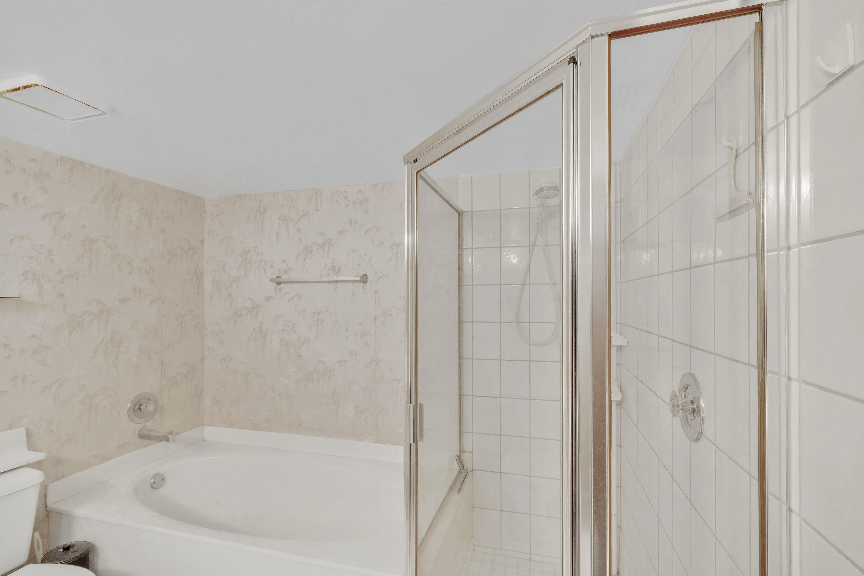 10 Primnary Bedroom Suite (7)