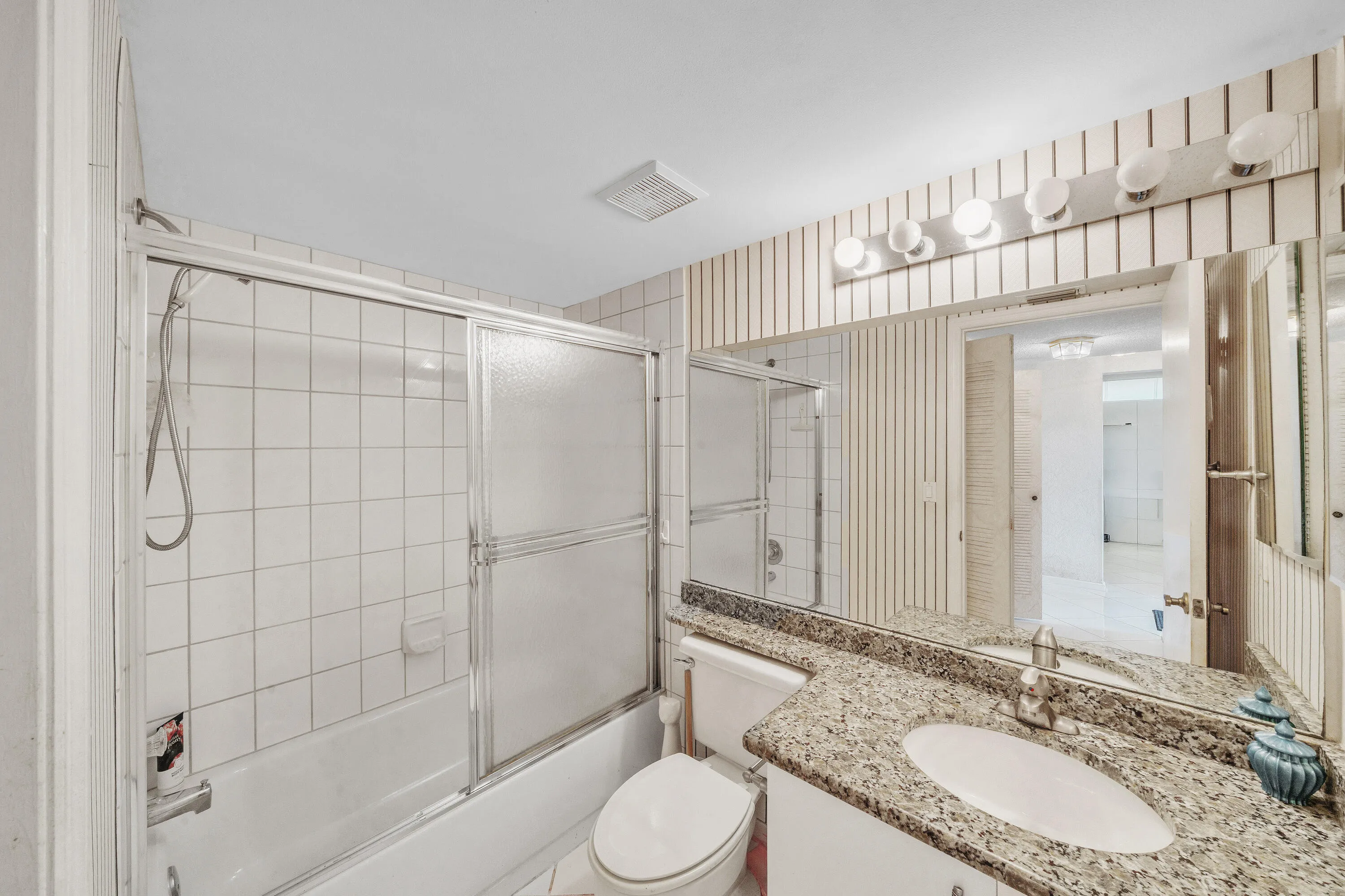 18 Guerst Bathroom (1)