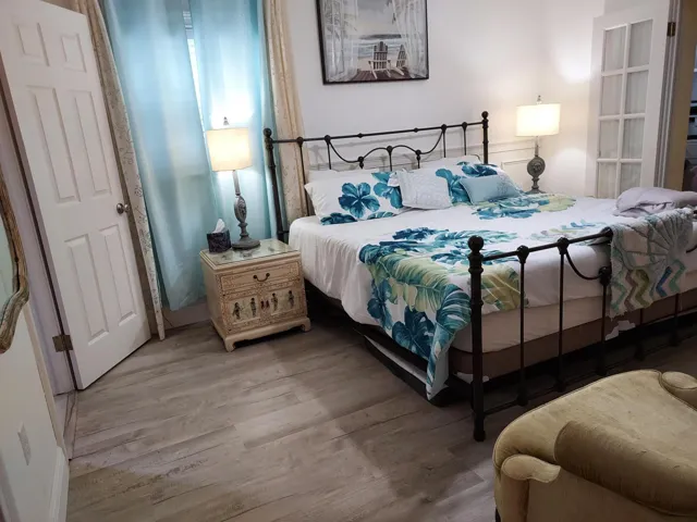 Master King Bed