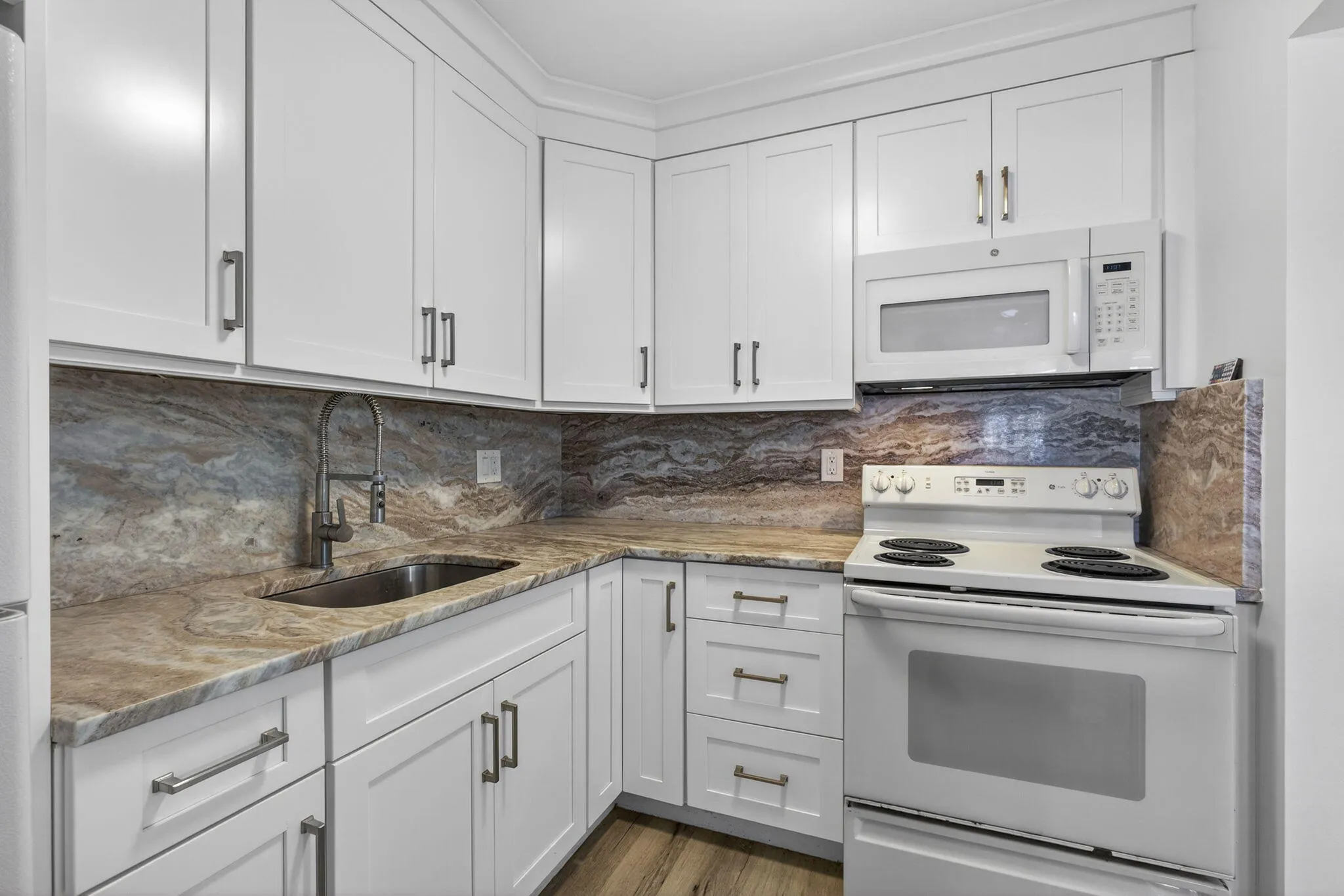 newr cabinets and countertops