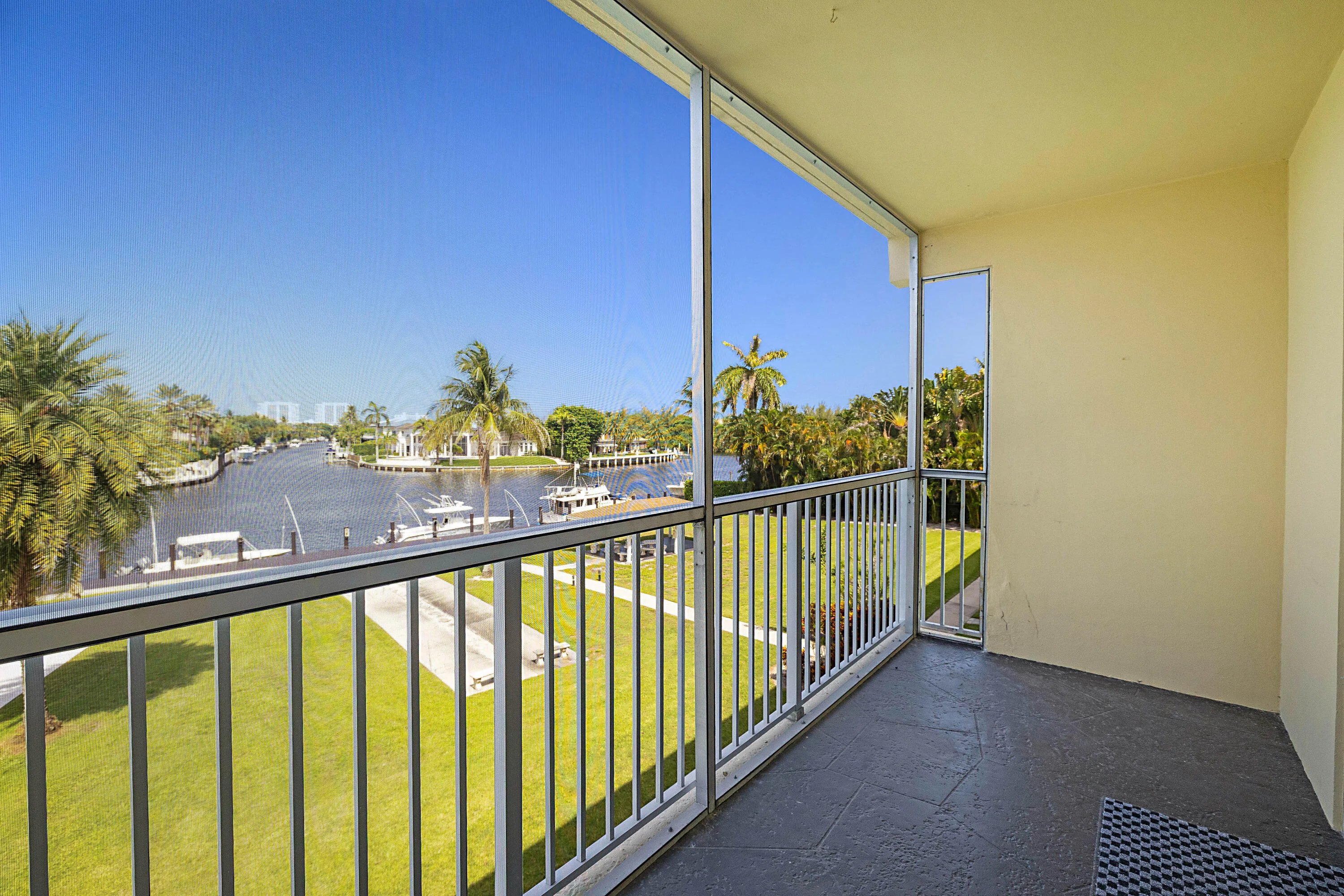 230 N Federal Hwy #305-27