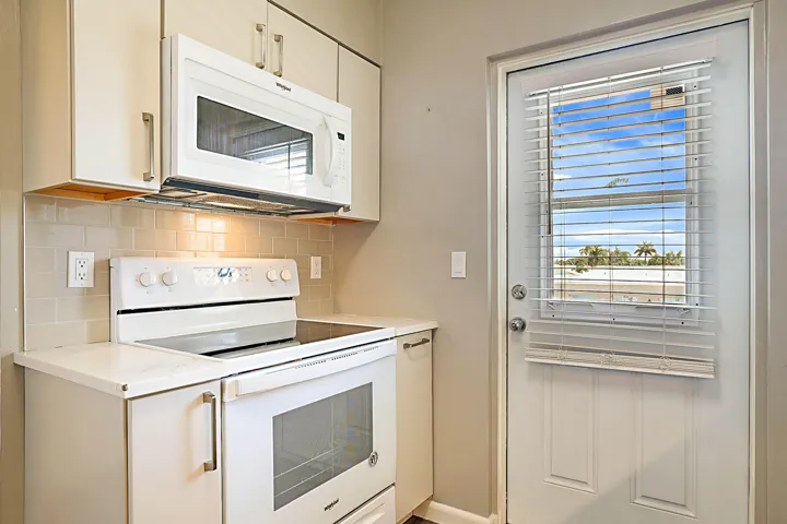 230 N Federal Hwy #305-15