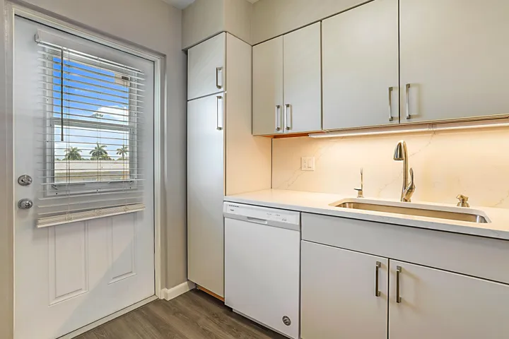230 N Federal Hwy #305-16