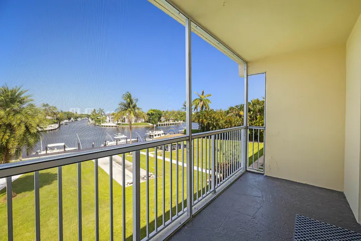 230 N Federal Hwy #305-27