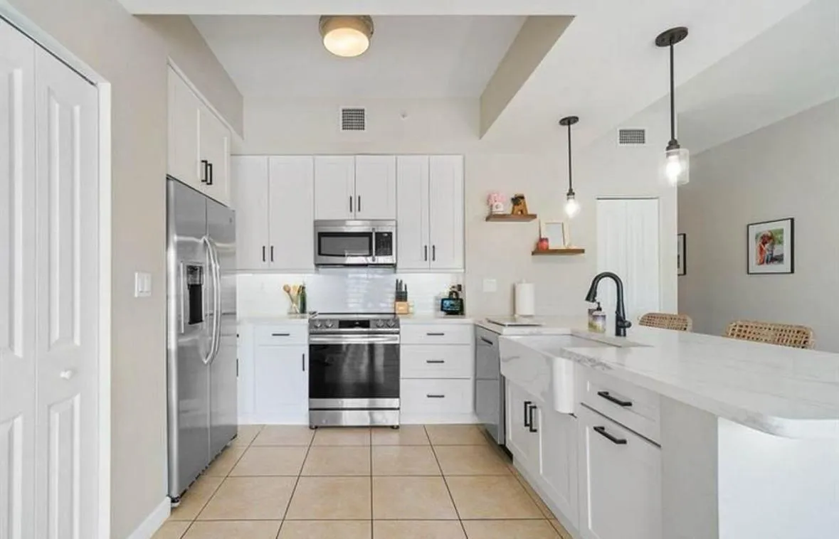 1931 NE 2nd St, Unit 3051