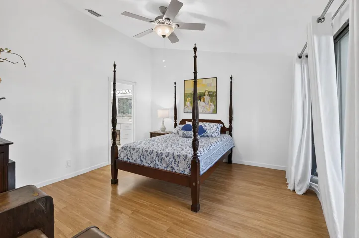 28-web-or-mls-Master bedroom