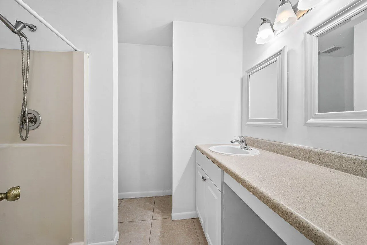 16422 Straw Way / Primary Bath