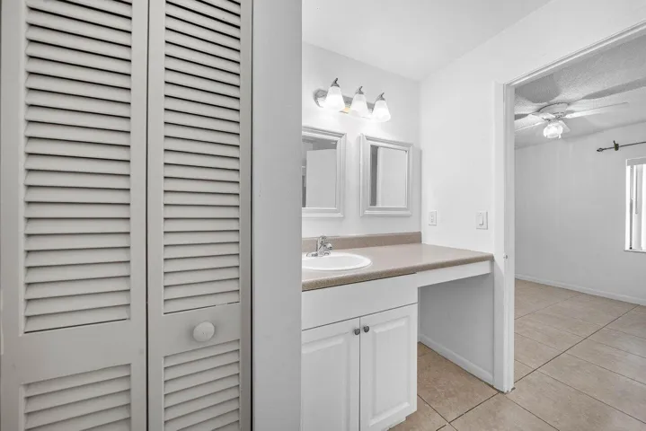 16422 Straw Way / Primary Bath