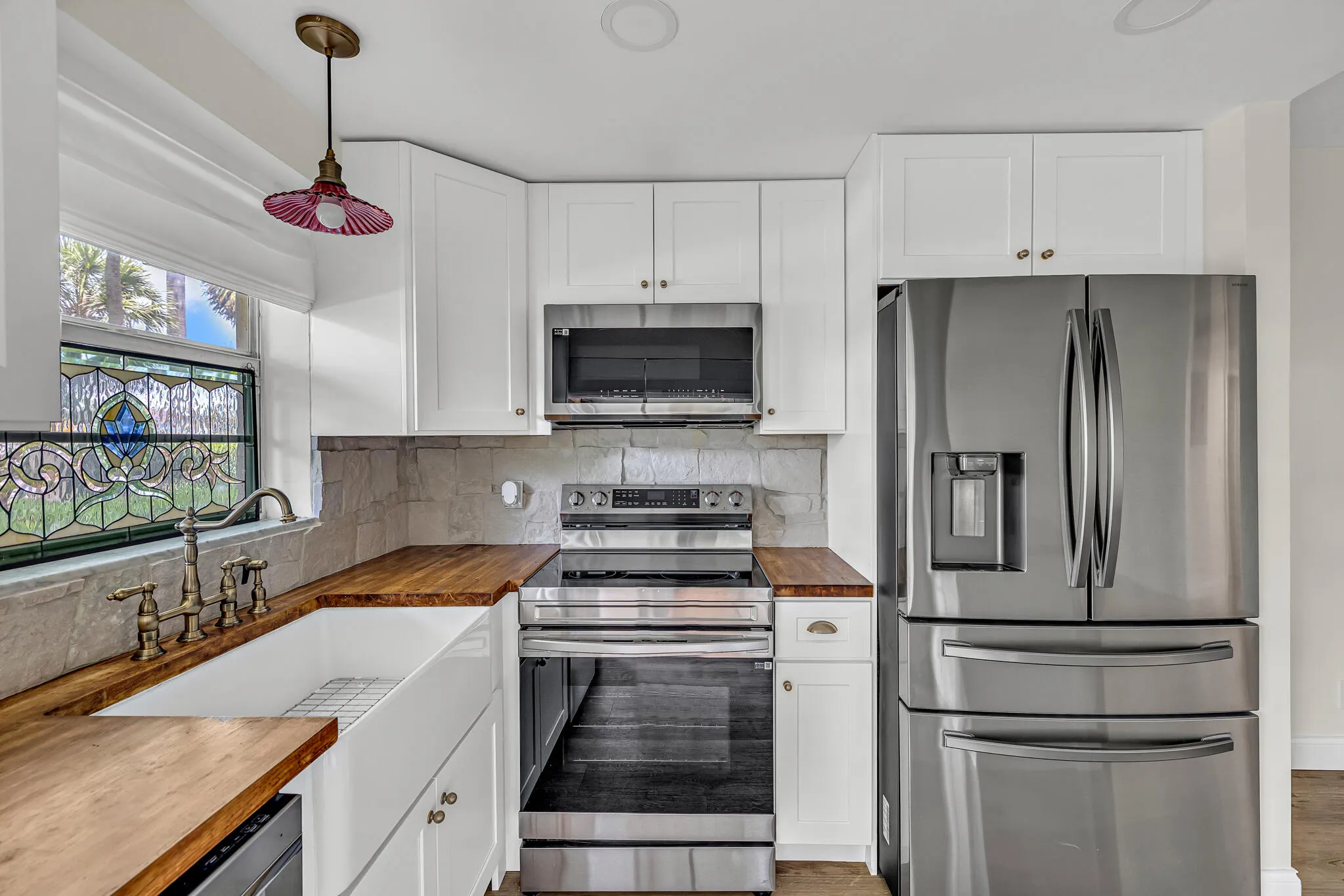 Samsung smart Stove, microwave & fridge. Stove has air fryer