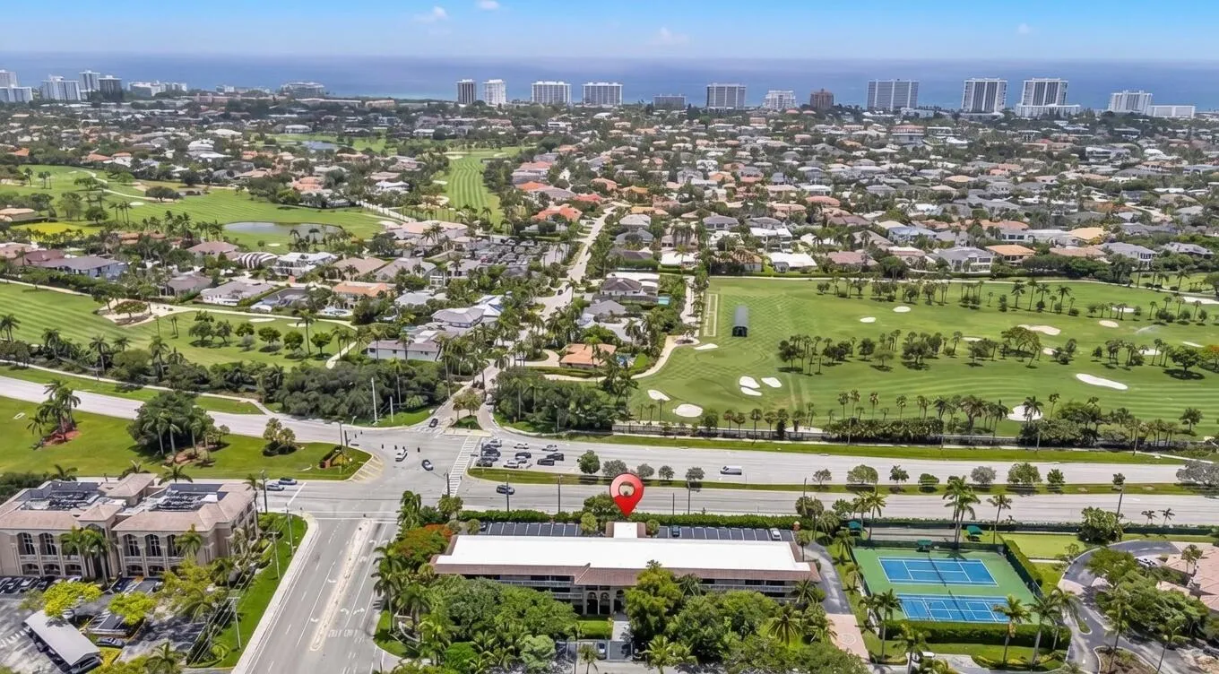 2 miles to the beach, Mizner park, etc!