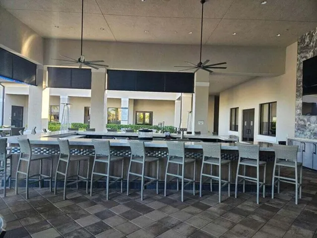 Valencia Cay Bar